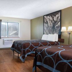 Super 8 by Wyndham Livingston - Guest room