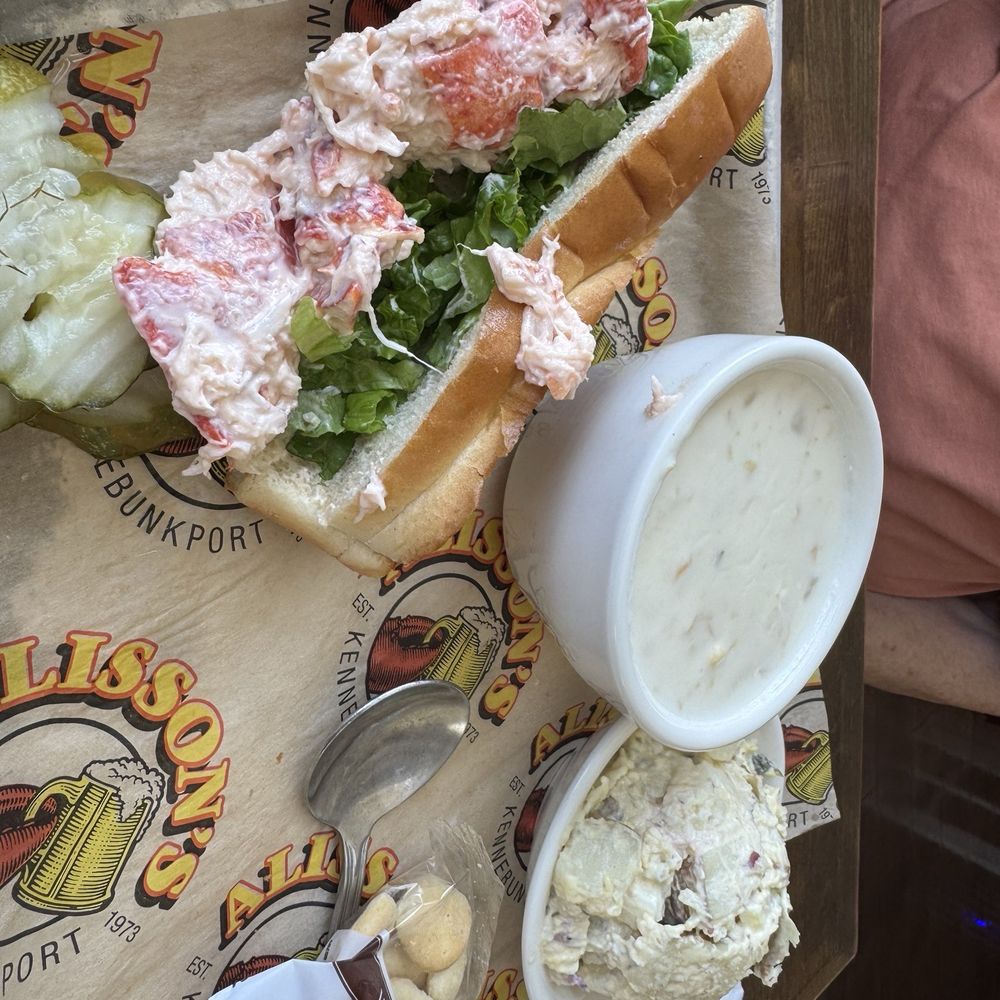 Alisson's Restaurant - Lobster roll and chowder - Seafood Near Me - Kennebunkport, Maine Alisson's Restaurant - Lobster roll and chowder - Seafood Near Me - Kennebunkport, Maine