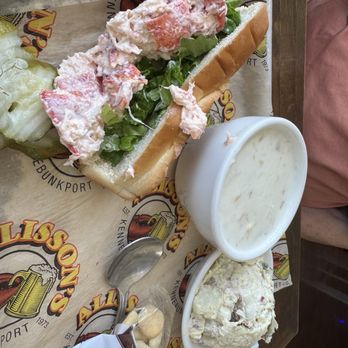 Alisson's Restaurant - Lobster roll and chowder - Seafood Near Me - Kennebunkport, Maine Alisson's Restaurant - Lobster roll and chowder - Seafood Near Me - Kennebunkport, Maine