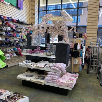 NT Souvenir - cherry blossom display - Souvenir Shops Near Me - Washington, DC, District of Columbia