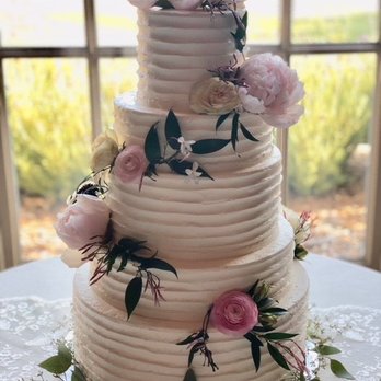Fleurish - Melody is amazing!  She decorated our dream wedding cake. - Florists Near Me