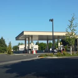 Safeway Fuel Station - Pulling up