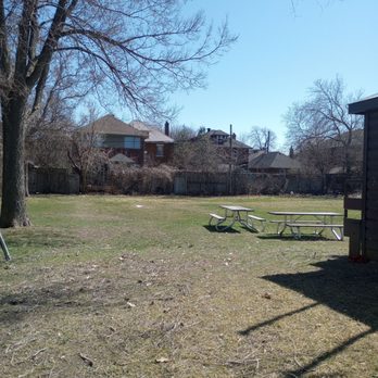 Glebe Memorial Park - Picnic tables - Parks Near Me - Ottawa, Ontario