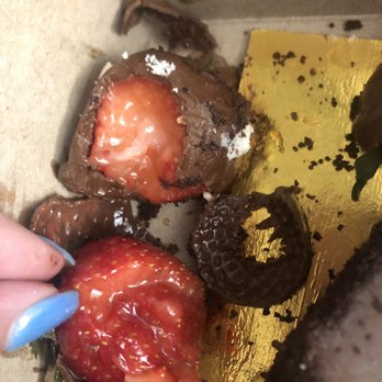 Choco Mania Cafe - Chocolate covered strawberries - Juice Bars & Smoothies Near Me - Sterling Heights, Michigan