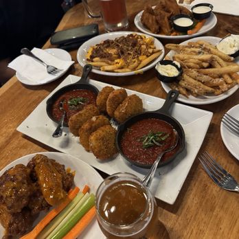 Slater's 50/50 - happy hour appetizers Chicken Wings fried mozzarella french fries - Burgers Near Me - Las Vegas, Nevada Slater's 50/50 - happy hour appetizers Chicken Wings fried mozzarella french fries - Burgers Near Me - Las Vegas, Nevada