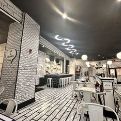 Doodle Noodle Bar - Inside