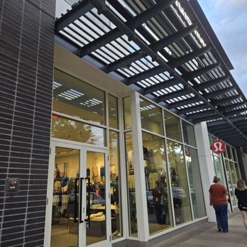 lululemon - Storefront - Men's Clothing Near Me - Gilbert, Arizona