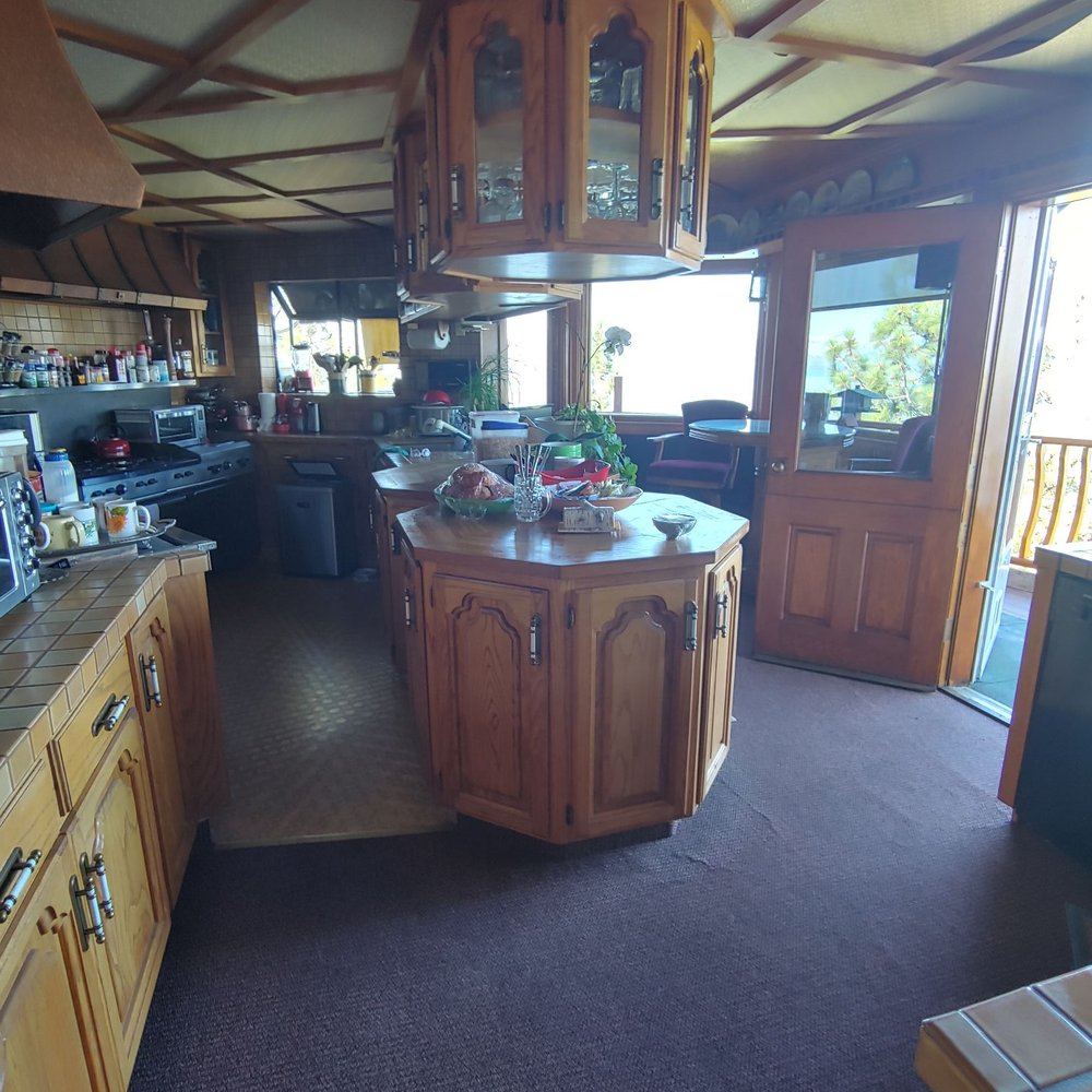 Where Eagles Fly Bed & Breakfast - Kitchen - Bed & Breakfast Near Me - Zephyr Cove, Nevada