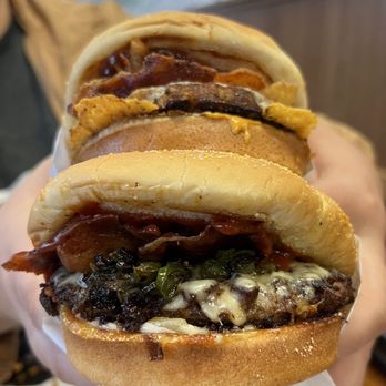 Killer Burger East Vancouver - Motly Qe - Burgers Near Me - Vancouver, Washington