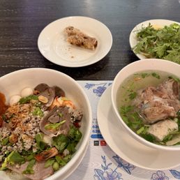 Hu Tieu Nam Vang (#27 and dry) with an order of a single cha gio.