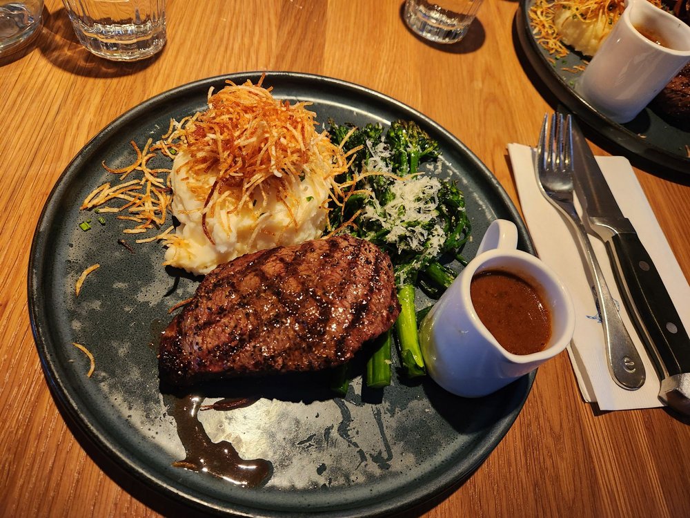 Earls Kitchen + Bar Image
