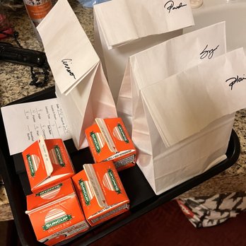 Murphys Suites - Donuts from day 1 - Hotels Near Me - Murphys, California