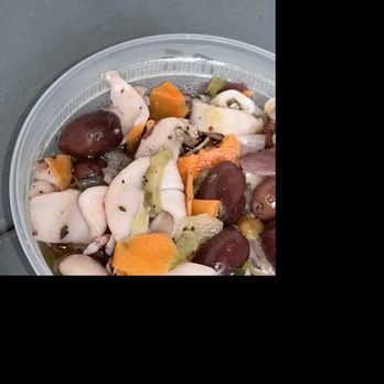 Alive & Kicking Lobsters - Calamari Salads - Seafood Near Me - Cambridge, Massachusetts