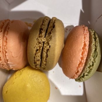 Le Panier - Raspberry, café, strawberry and lemon macarons - Bakeries Near Me - Seattle, Washington Le Panier - Raspberry, café, strawberry and lemon macarons - Bakeries Near Me - Seattle, Washington