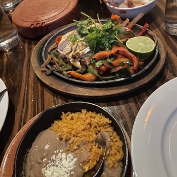 RED O - Sizzling Fajitas with dry chicken - Mexican Near Me - San Diego, California RED O - Sizzling Fajitas with dry chicken - Mexican Near Me - San Diego, California