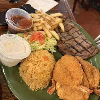 La Carreta Carnes Asadas - Shrimp and Meat plate - Mexican Near Me - Laredo, Texas La Carreta Carnes Asadas - Shrimp and Meat plate - Mexican Near Me - Laredo, Texas