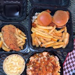 Flaming Chicken - Mac and Chicken 1 pc Flaming Tender  Mac and Cheese  Flaming Sliders Plate