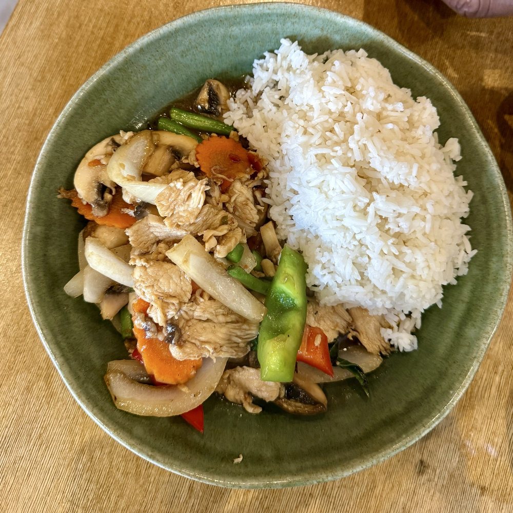 Basil chicken lunch special Basil chicken lunch special