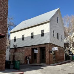 Dakan - Located in historic Nevada City near the art-deco County Courthouse.