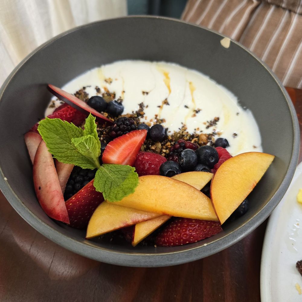 Stationæry - Yogurt and granola bowl - Coffee & Tea Near Me - Carmel-by-the-Sea, California Stationæry - Yogurt and granola bowl - Coffee & Tea Near Me - Carmel-by-the-Sea, California