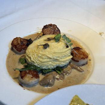 Shadowbrook - New England Sea Scallops - American Near Me - Capitola, California