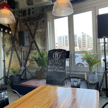 Brasseur de Montréal - Stage for live performances - Gastropubs Near Me - Montreal, Quebec Brasseur de Montréal - Stage for live performances - Gastropubs Near Me - Montreal, Quebec