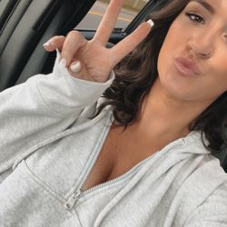 Signature Nails & Spa - 3 days in no flash & her brows done by summer!