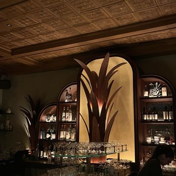 Sunny's Steakhouse - Indoor bar - Cocktail Bars Near Me - Miami, Florida