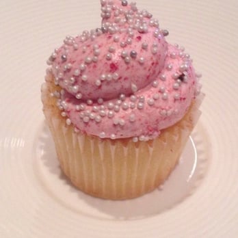 Freeport Bakery - Yummy Vanilla cake with Raspberry buttercreme - Bakeries Near Me - Sacramento, California