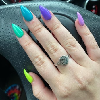 V Nails & Spa - right hand - Nail Salons Near Me - Sylva, North Carolina