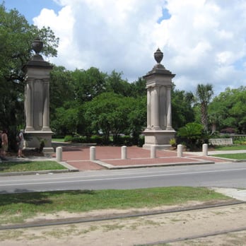 Audubon Park - One of the grand entries to Audubon Park on the south side of St. Charles Ave. across from the universities. - Parks Near Me - New Orleans, Louisiana