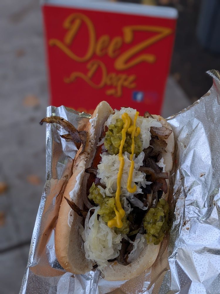 Deez Dogz Logo