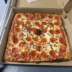 Colosseum Pizza - Peperoni sousige siciliana