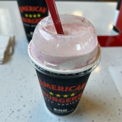 American Burgers - Strawberry Banana Shake