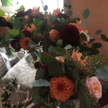 Lucy's Informal Flowers - Florists Near Me - Hood River, Oregon