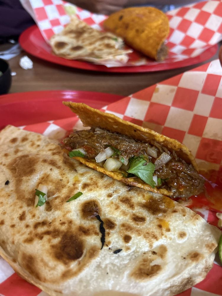 Chiliberto's Taco & Breakfast Logo