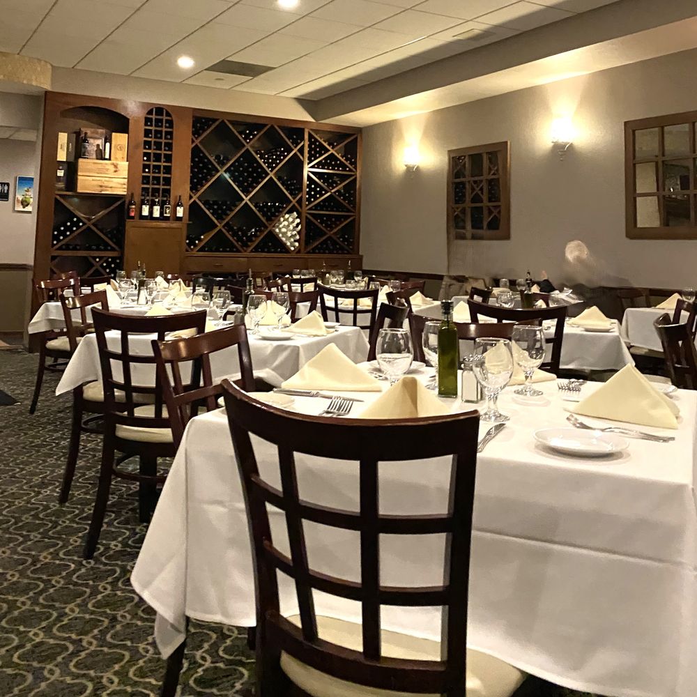 Steve's Piccola Bussola - inside - Italian Near Me - Syosset, New York Steve's Piccola Bussola - inside - Italian Near Me - Syosset, New York