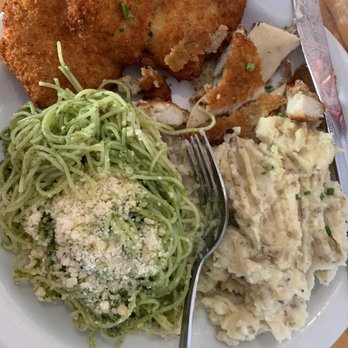 Blue Collar - Crispy chicken, Mashed potatoes, presto pasta delicious and big servings - Comfort Food Near Me - Miami, Florida Blue Collar - Crispy chicken, Mashed potatoes, presto pasta delicious and big servings - Comfort Food Near Me - Miami, Florida