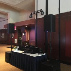 Main Event DJ - Example of mid-sized Wedding set-up, appropriate for up to 250 guests and medium sized event room.