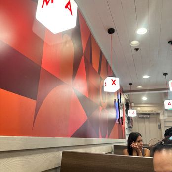 Max's Restaurant - Glendale - Seating area. - Filipino Near Me - Glendale, California