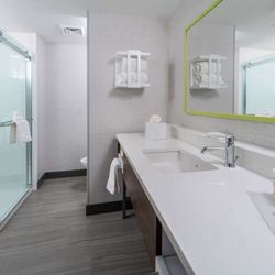 Guest room bath