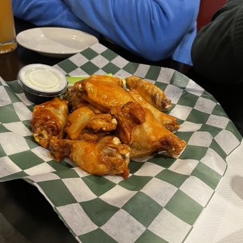 Kelly's Tavern - Honey siracha wings - Burgers Near Me - Virginia Beach, Virginia