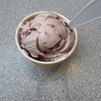 Häagen-Dazs - Strawberry Ice Cream - Ice Cream & Frozen Yogurt Near Me - Lake Grove, New York
