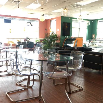 Look Up Dessert Cafe - Ice Cream & Frozen Yogurt Near Me - Chesapeake, Virginia