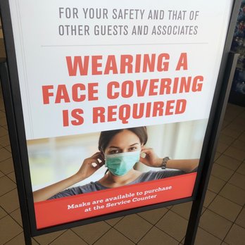 Festival Foods - Masks required sign at entrance - Grocery Near Me - Kenosha, Wisconsin
