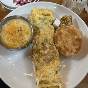 Blueberry's Grill - Omelette and cheese grits - Breakfast & Brunch Near Me - North Myrtle Beach, South Carolina Blueberry's Grill - Omelette and cheese grits - Breakfast & Brunch Near Me - North Myrtle Beach, South Carolina