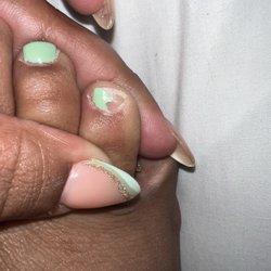 Vidao Nails and Day Spa - Chipped nails