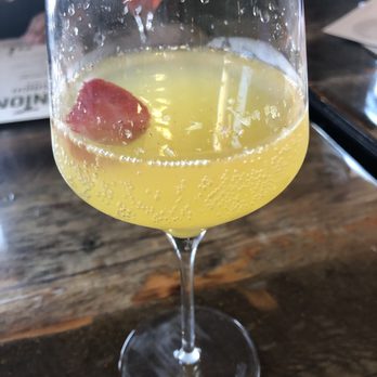 Union Kitchen and Tap Encinitas - Bottomless mimosas $15 - New American Near Me - Encinitas, California