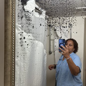 Holiday Inn - Bathroom mirror needs work - Venues & Event Spaces Near Me - Miami, Florida Holiday Inn - Bathroom mirror needs work - Venues & Event Spaces Near Me - Miami, Florida