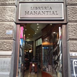 Librería Manantial - Clásica entrada a la Librería Manantial.